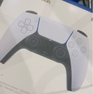 يد بلايستيشن ps5 جديدة