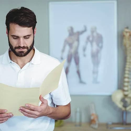 مطلوب أخصائي علاج طبيعي - متوفر