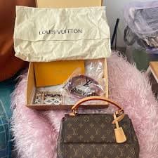 شنطة LV 