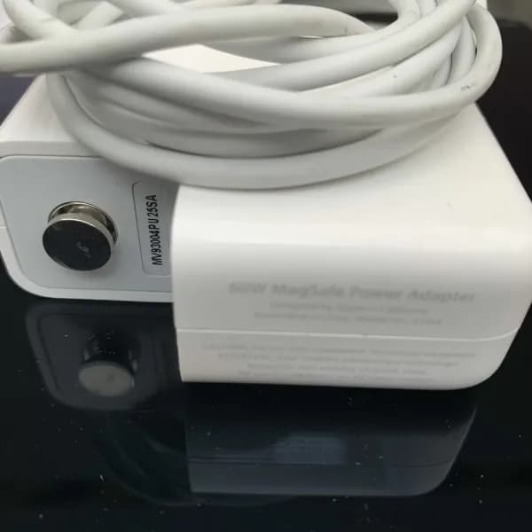 شاحن MagSafe أصلي 