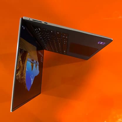 لابتوب Dell XPS 15 - متوفر