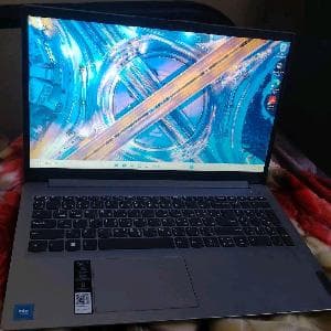 للبيع لابتوب لينوفو