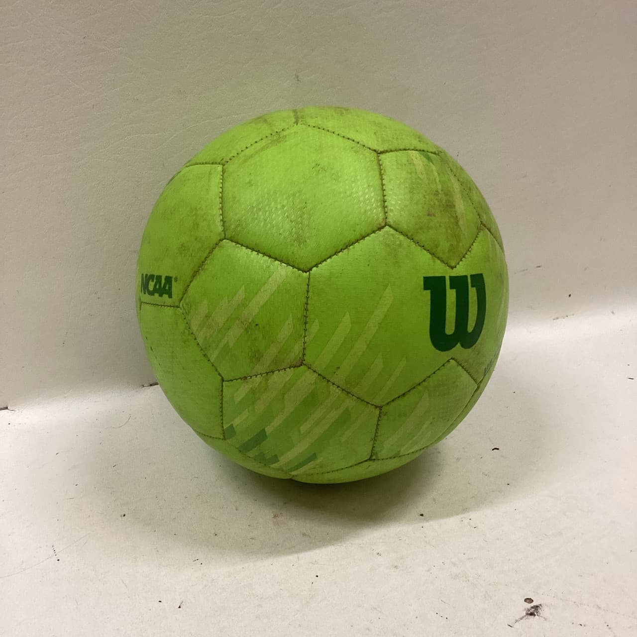 كرة ملاعب - نظيف
