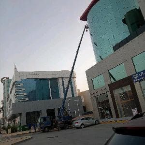 تنظيف واجهات زجاج