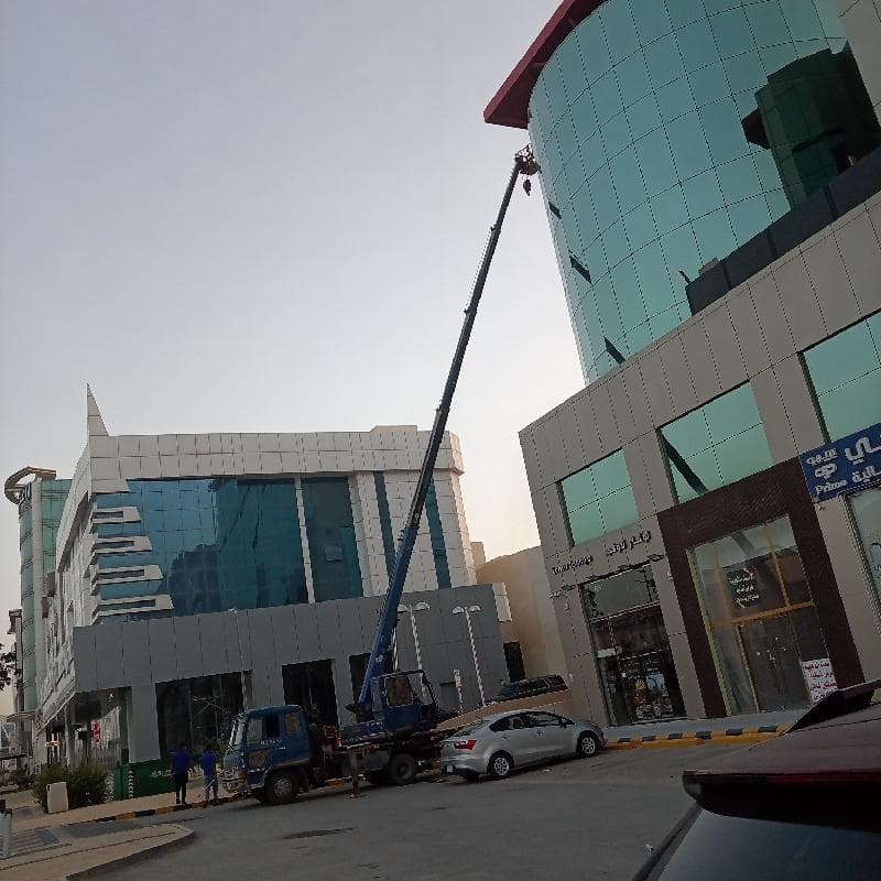 تنظيف واجهات زجاج