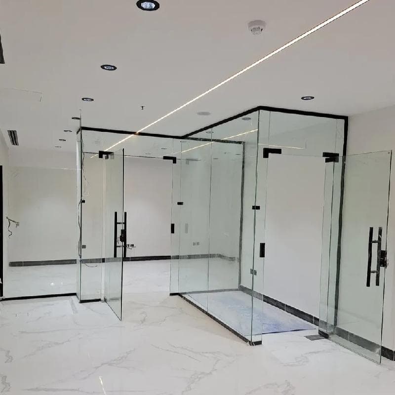 زجاج سيكوريت وجهات مكاتب ابواب استيكر جميع اعمال