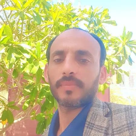 ابحث عن عمل اي عمل وسواق محترف وعندي رخصه خصوصي