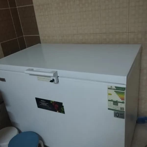 فريزر جديد ونظيف