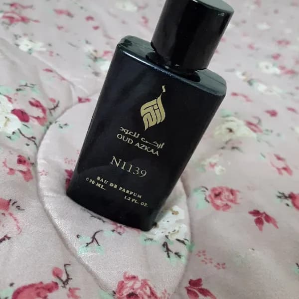 عطر من شركة ازكى للعود اصلي 100/100