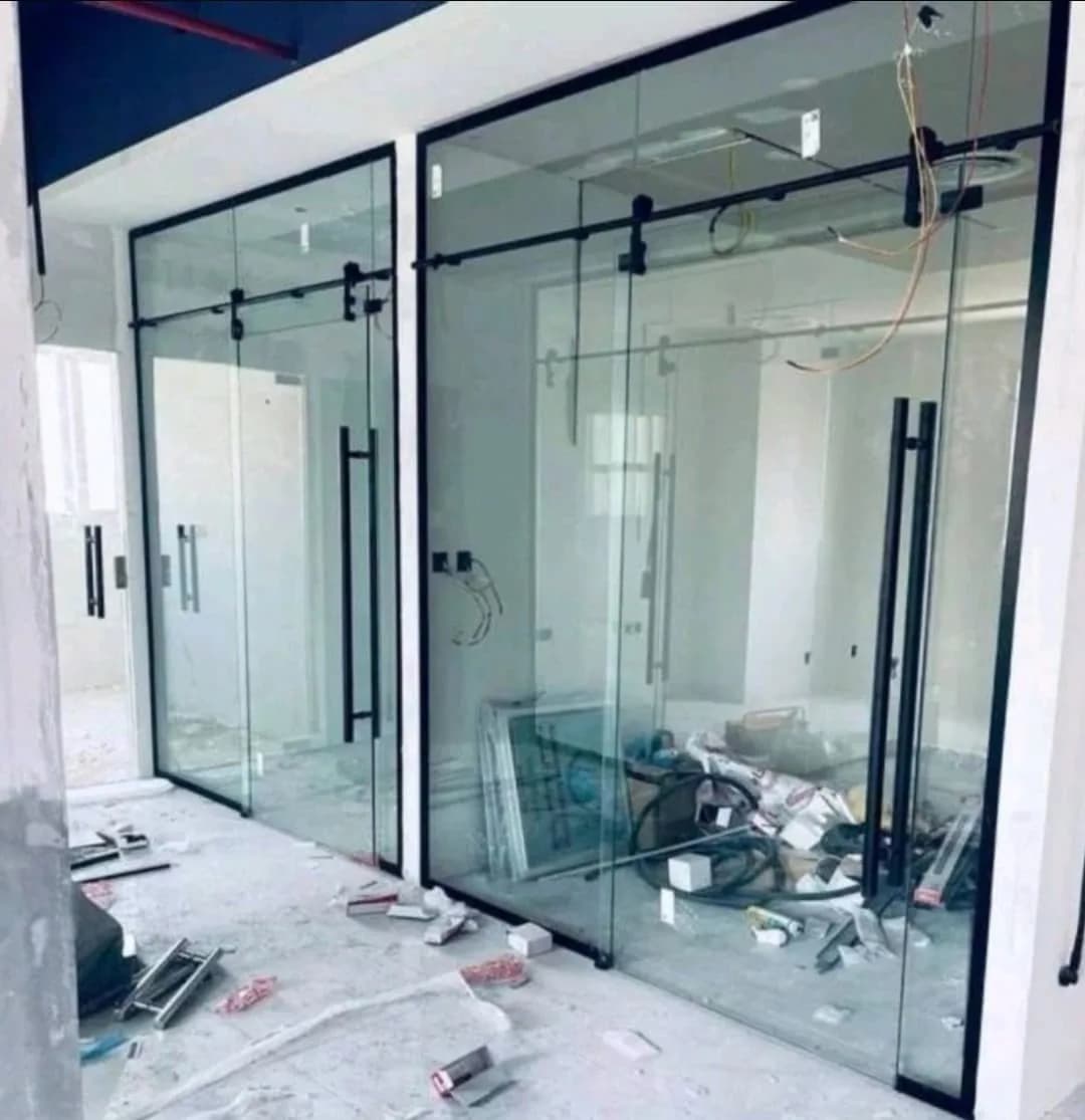 فني قزازسكريت تركيب صيانة جميع انواع الزجاج