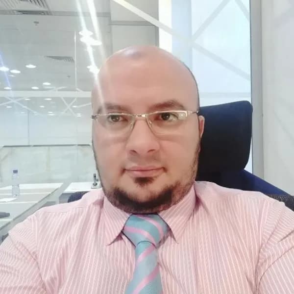مستشار مالي واداري ومطور أعمال