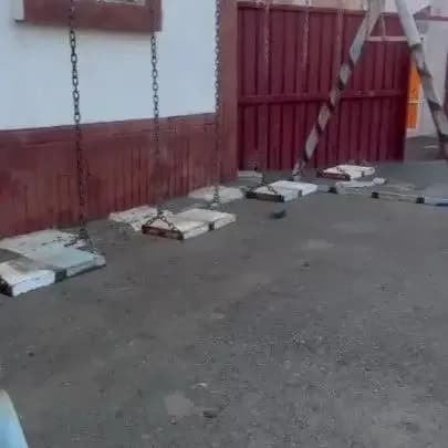 مراجيح اطفال حديد اربعة انفار
