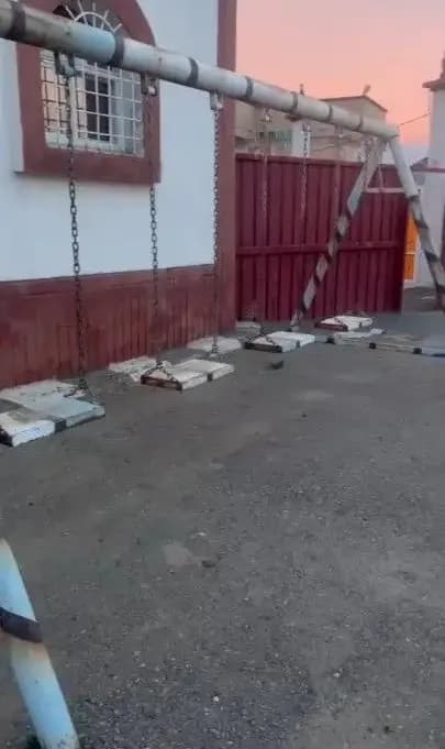 مراجيح اطفال حديد اربعة انفار
