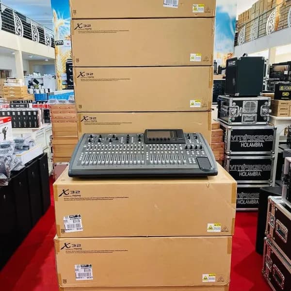 Behringer X32, Midas M32, Pioneer DJ CDJ-3000, Alp