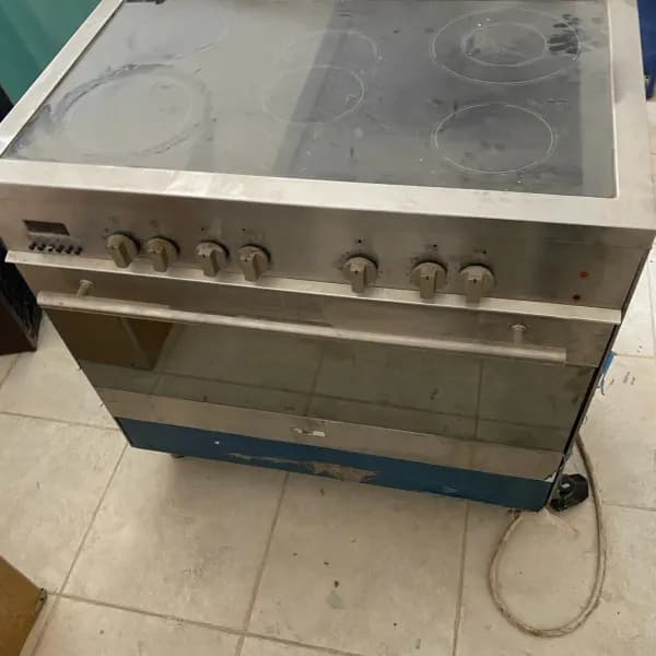 فرن كهربائي ودراجة رياضية