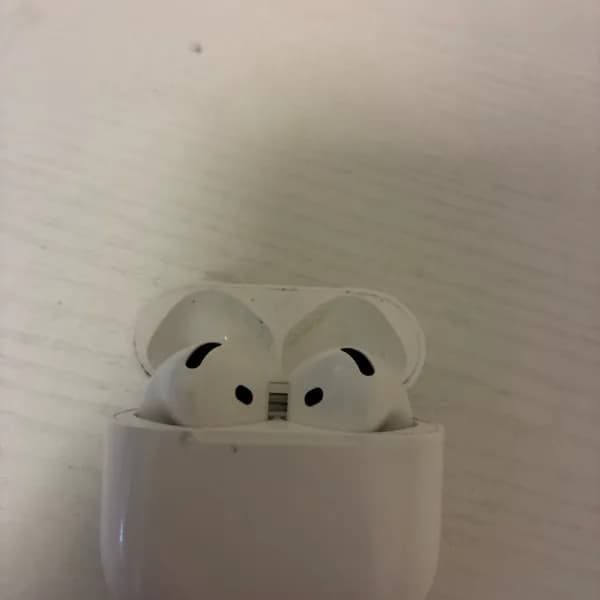 AirPods 4 ANC للبيع | تعمل بكفاءة
