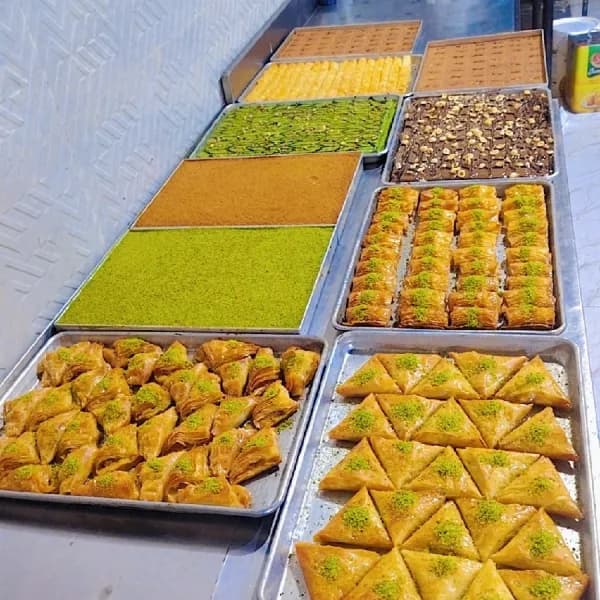 شيف حلويات شرقية وغربية