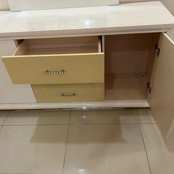غرفة نوم دولاب 2 درفه سحب و2 رفه باب سرير 2 كمودين