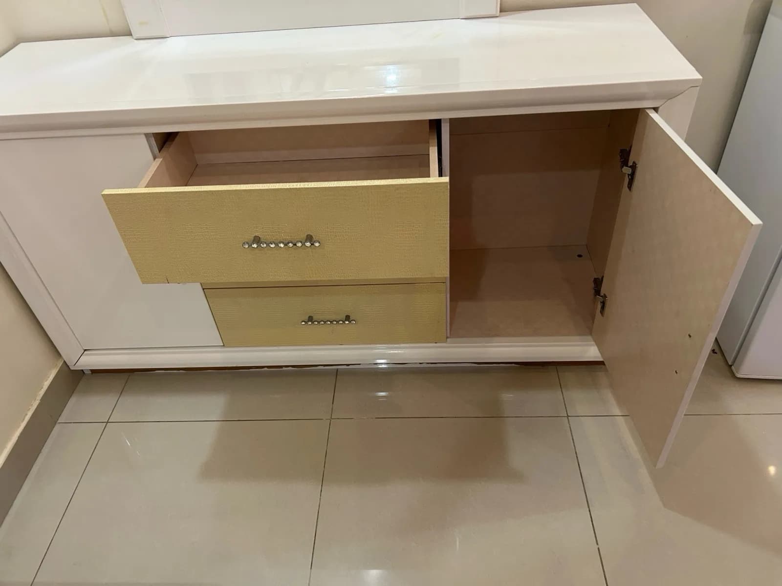 غرفة نوم دولاب 2 درفه سحب و2 رفه باب سرير 2 كمودين