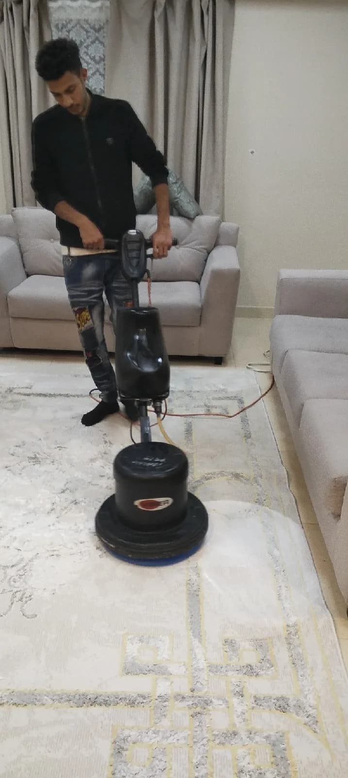 شركه تنظيف شقق وغسيل كنب مجالس مكيفات خزانات