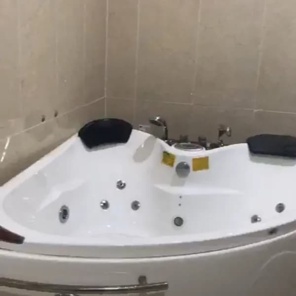 جاكوزي نفرين