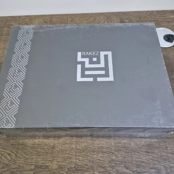 New Rakez thobe in box – size 57