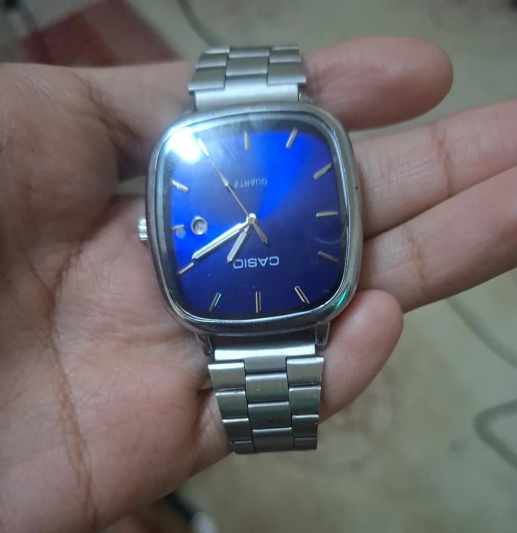 ساعه للبيع