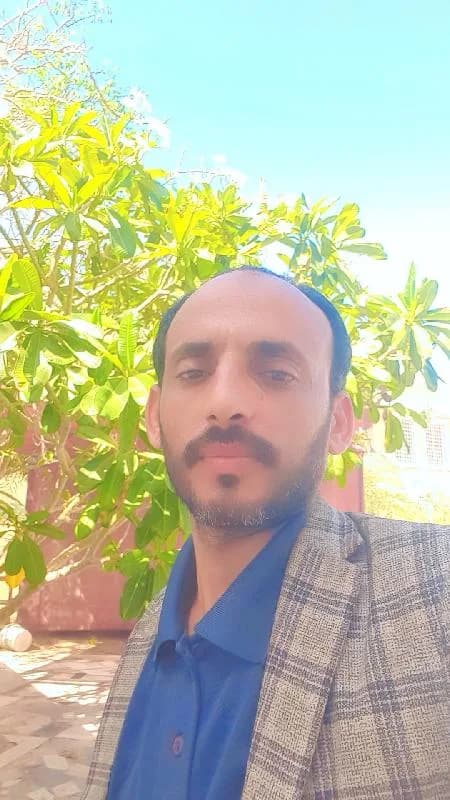 ابحث عن عمل اي عمل وسواق محترف وعندي رخصه خصوصي