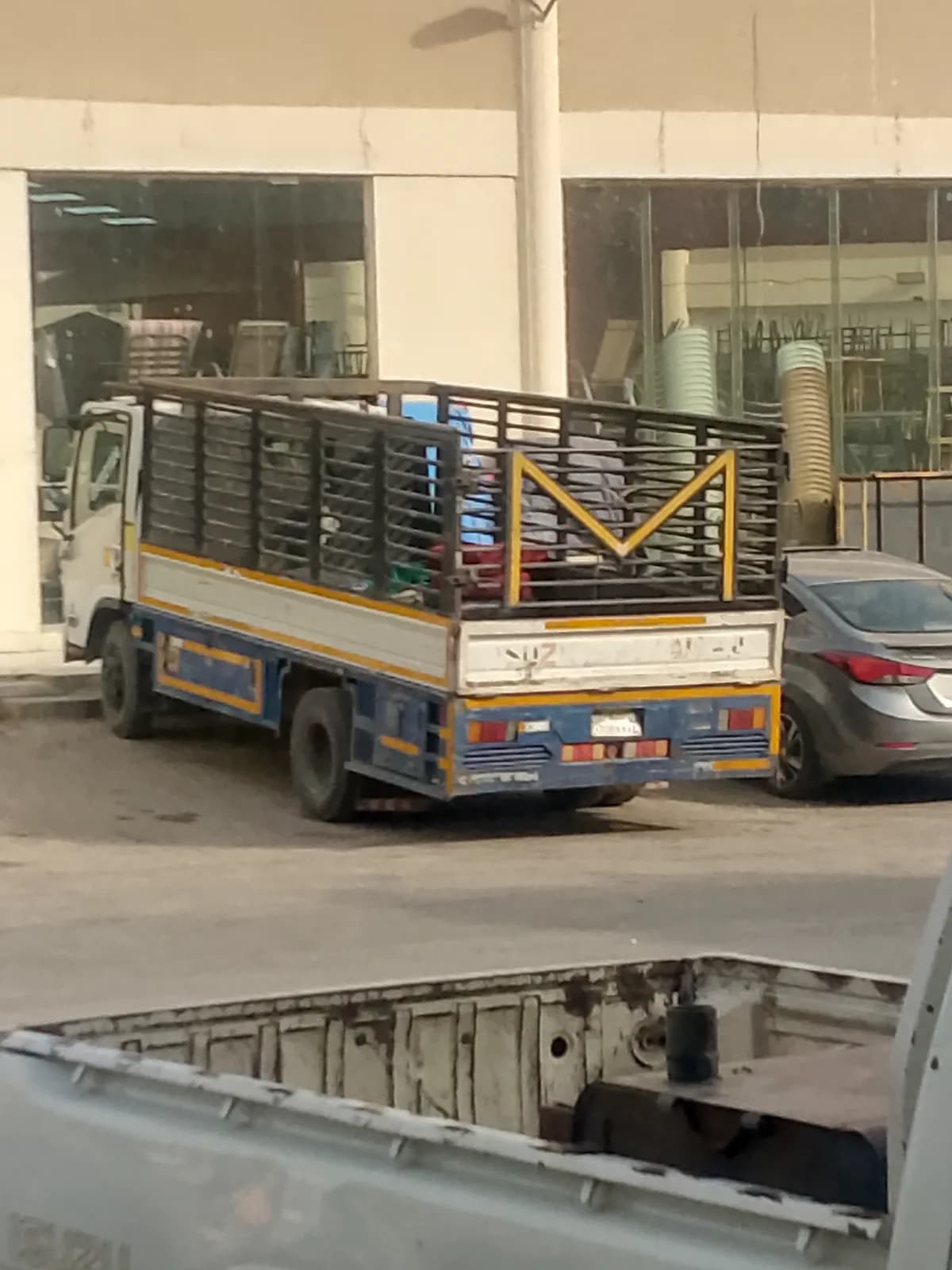 دينا توصيل الاثاث للجمعية الخيرية بالرياض 05372194