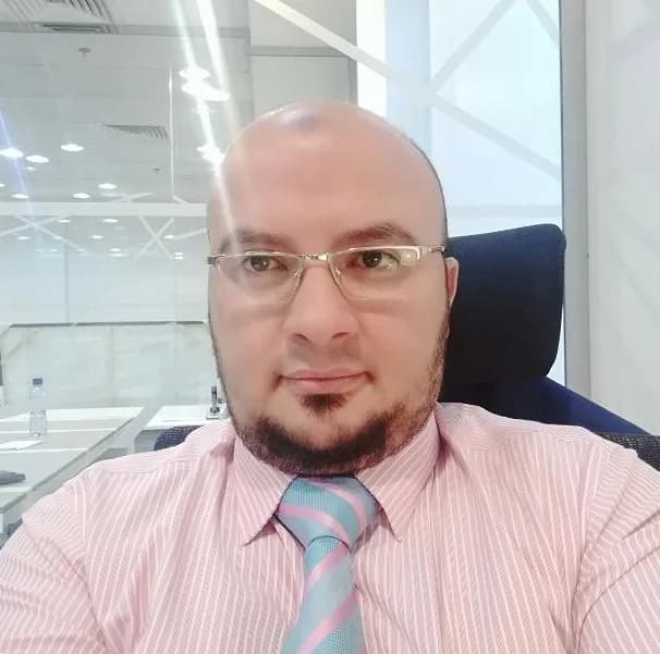 مستشار مالي واداري ومطور أعمال