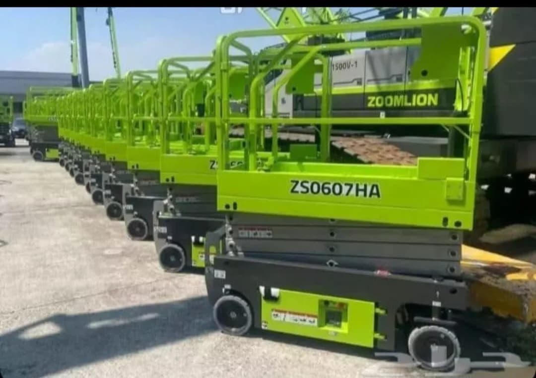 Forklifts and electric and diesel scissor lifts for monthly rent